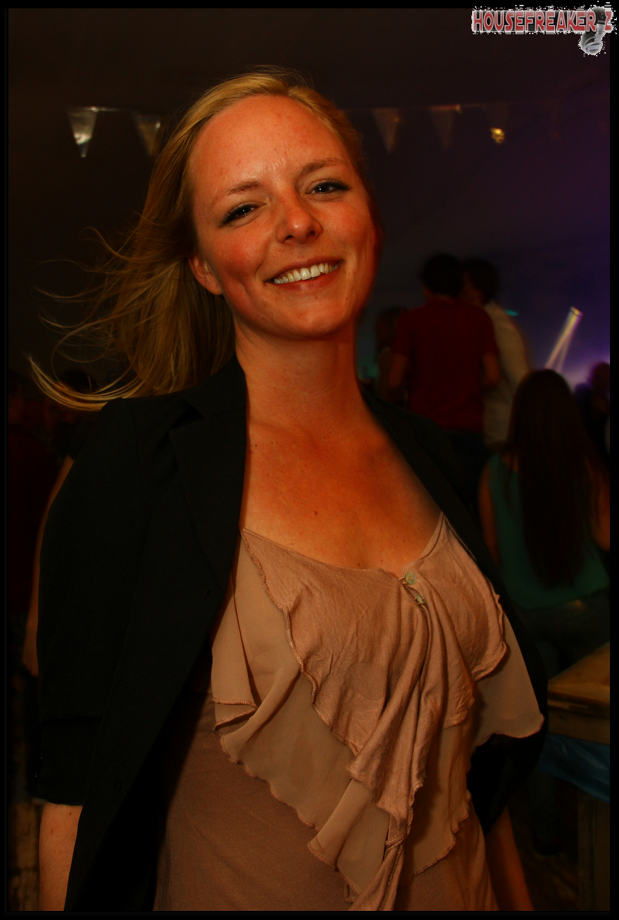 889x1321 pixels (1.041K)